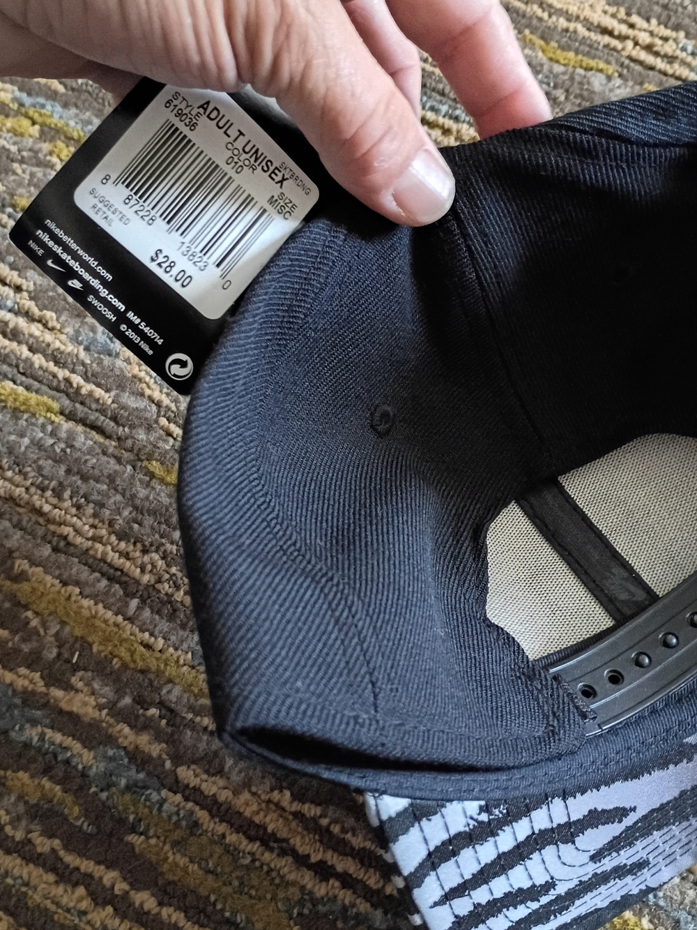 Nike SB Black Snapback Cap with Gray Tiger Brim - Picture 2 of 3